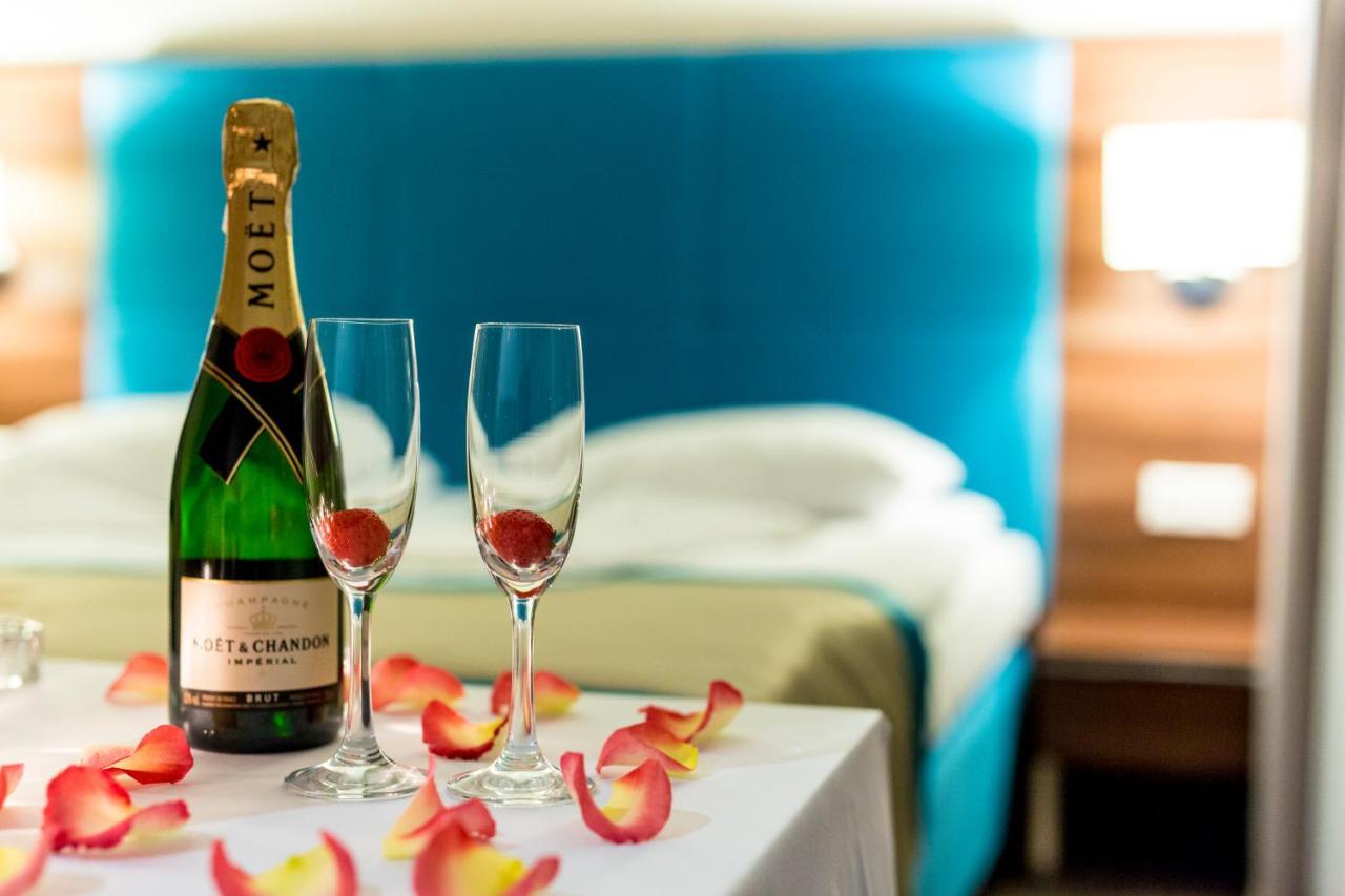 Aparthotel Przy Plazy Мендзиздрое Екстериор снимка