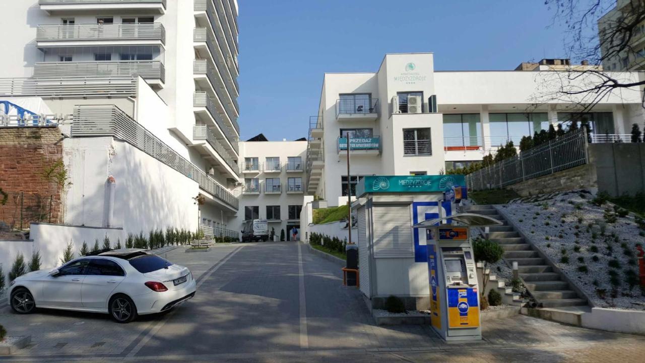 Aparthotel Przy Plazy Мендзиздрое Екстериор снимка