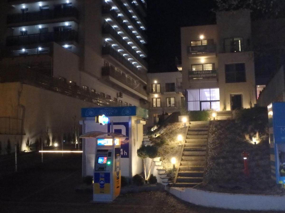 Aparthotel Przy Plazy Мендзиздрое Екстериор снимка
